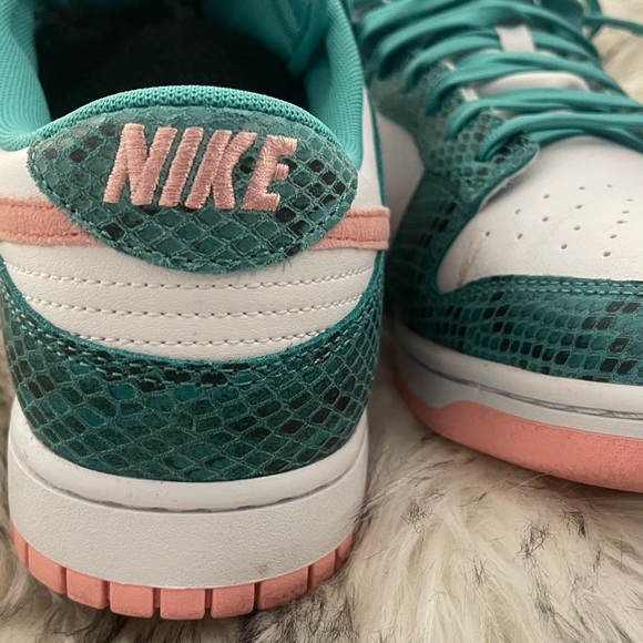 Nike Dunks Easter Color Python Print Men’s Sz 11.5 - Picture 2 of 5